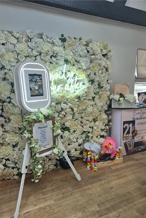eventz-photobooth-360-experience-Selfie-mirror-party-wedding-02-exclusive-prints-setup-South-Wales-Swansea-Cardiff-UK