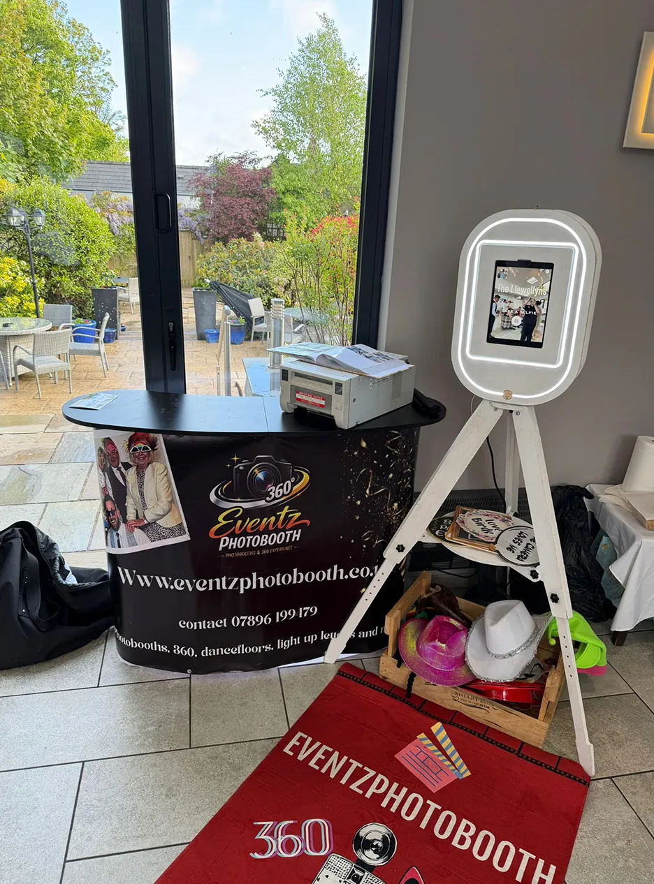 eventz-photobooth-360-experince-photopods-party-exclusive-prints-setup-South-Wales-Swansea-Cardiff-UK